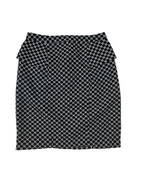⭐️ Chic by Jacob Black & White Geometric Skirt - size 2